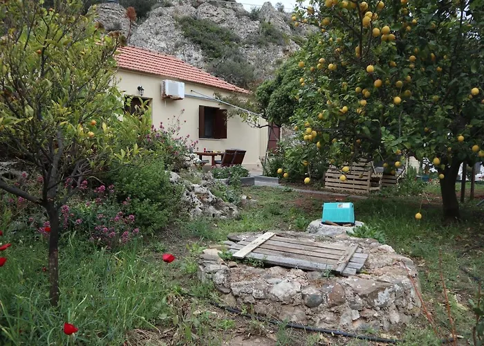 House Of Monachogios, Agios Fokas, Monemvassia * Monemvasía